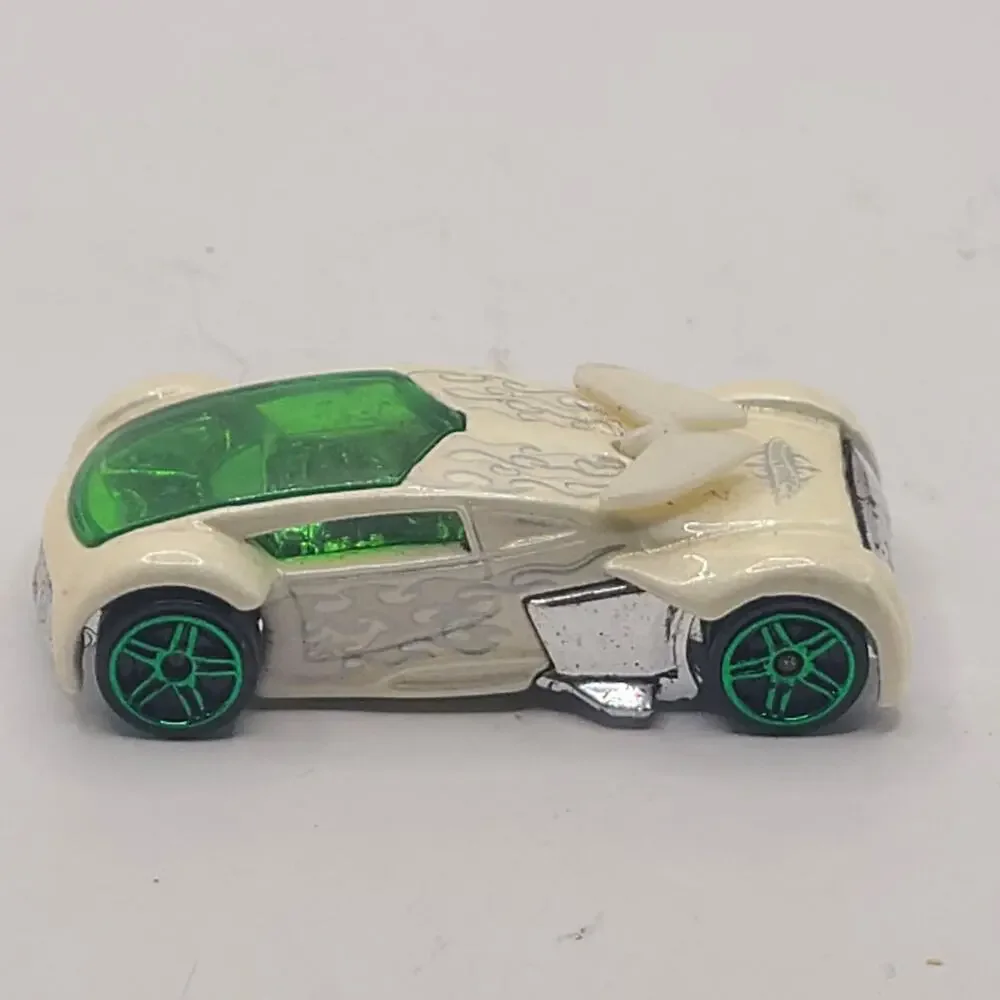 Hot Wheels Phantom Racer Car 2004 White Green Windshield Windows 1:64 Loose